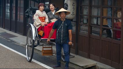 津山まちじゅう体験博」着物を着て人力車で城下町散策や和紙作りなどを