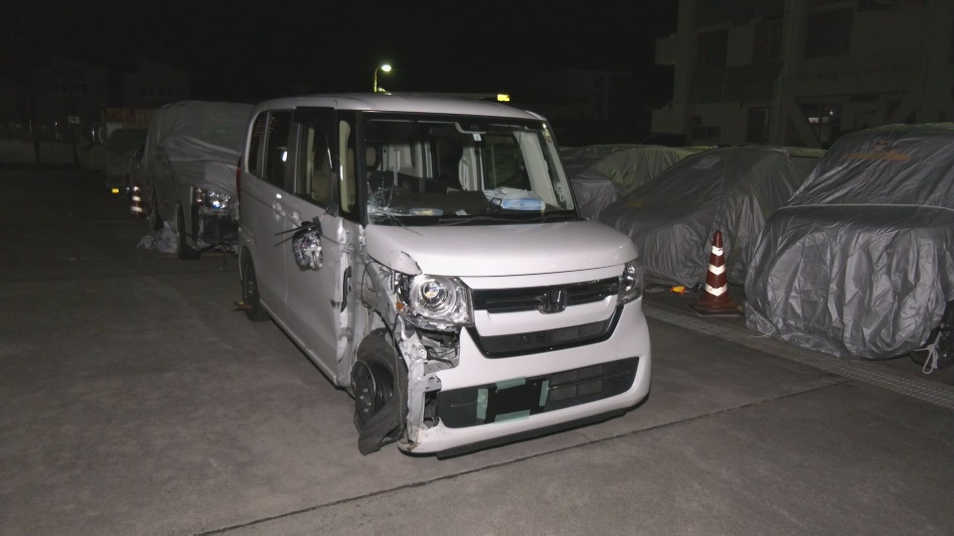 対向車線をはみ出し車に衝突　逃走の男逮捕　「覚えていない」と否認　男性は胸などを打つ重傷　