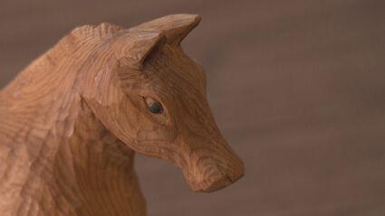 飛騨の伝統工芸「一位一刀彫」で来年の干支“午”の置物作り 「来年は