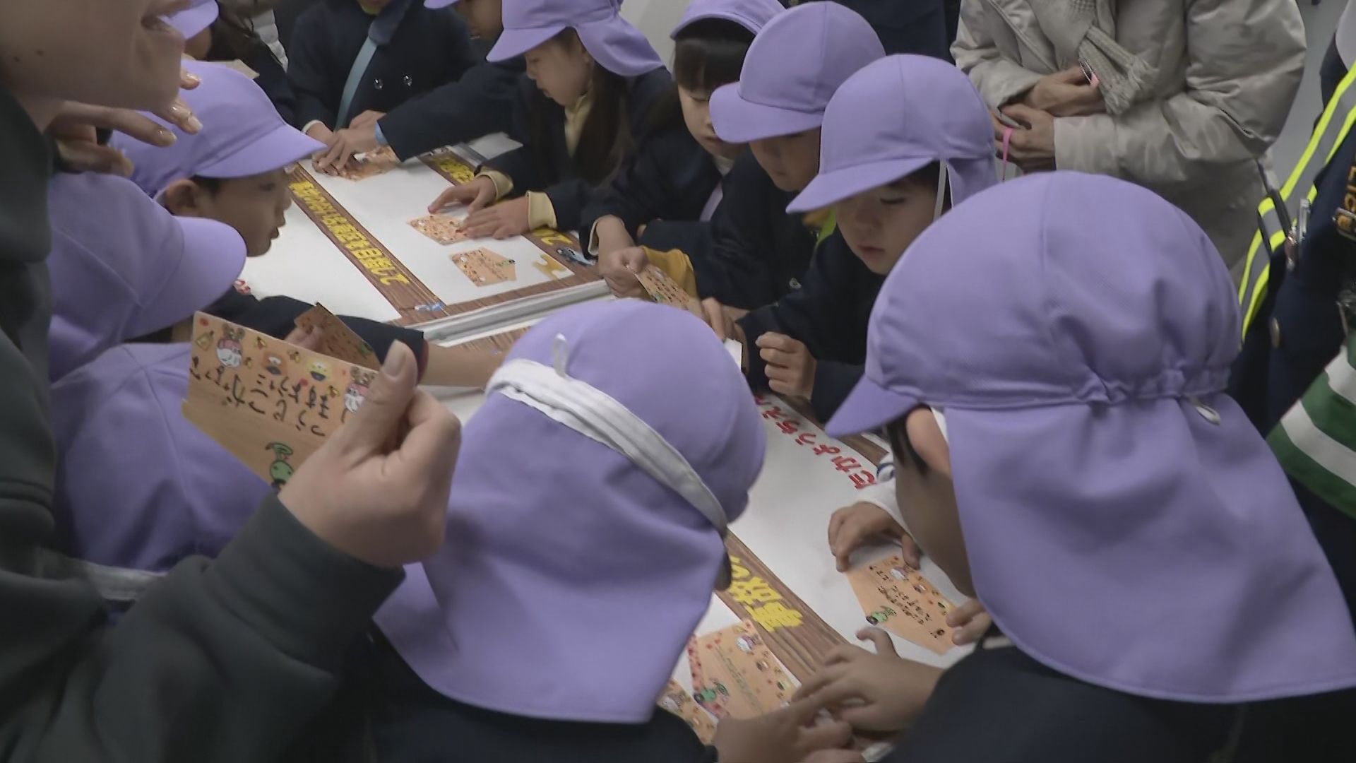 愛知の交通事故死者数“全国ワースト2位”「よそ見運転がなくなりますように」 園児が交通安全願う絵馬飾る 名東警察署