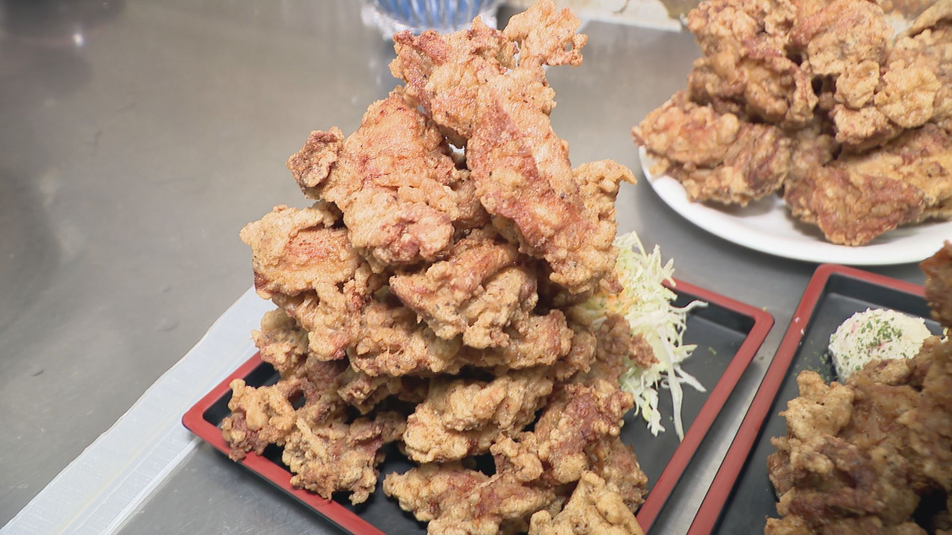 コメ高騰“耐える”人気デカ盛り定食店「特製唐揚げ定食」980円 ごはん大は約1キロ 今後続けば「唐揚げ1個減らすかも」