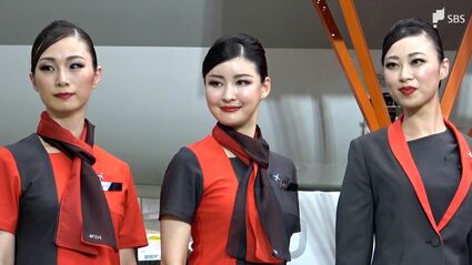 日本が変わったな」コシノジュンコさんデザイン客室乗務員制服お披露目 