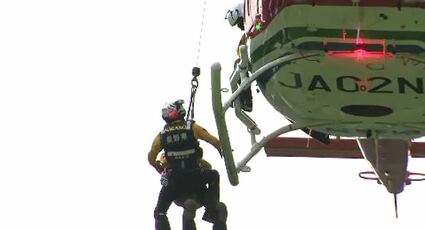 墜落事故経て8年ぶりの実施 県の消防防災ヘリコプターを使って救助の