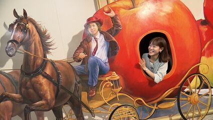 たくさん触って写真を撮って」夏休み特別展「印象派とトリックアート