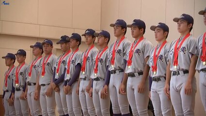 甲子園行きを決めた花巻東高校野球部 学校で優勝を報告 応援への