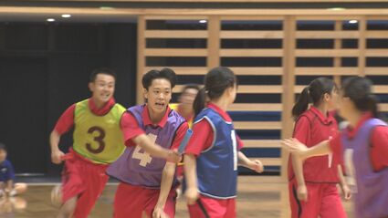 大分舞鶴高校の体育祭 屋内スポーツ施設で開催 12競技で熱戦 | 大分の