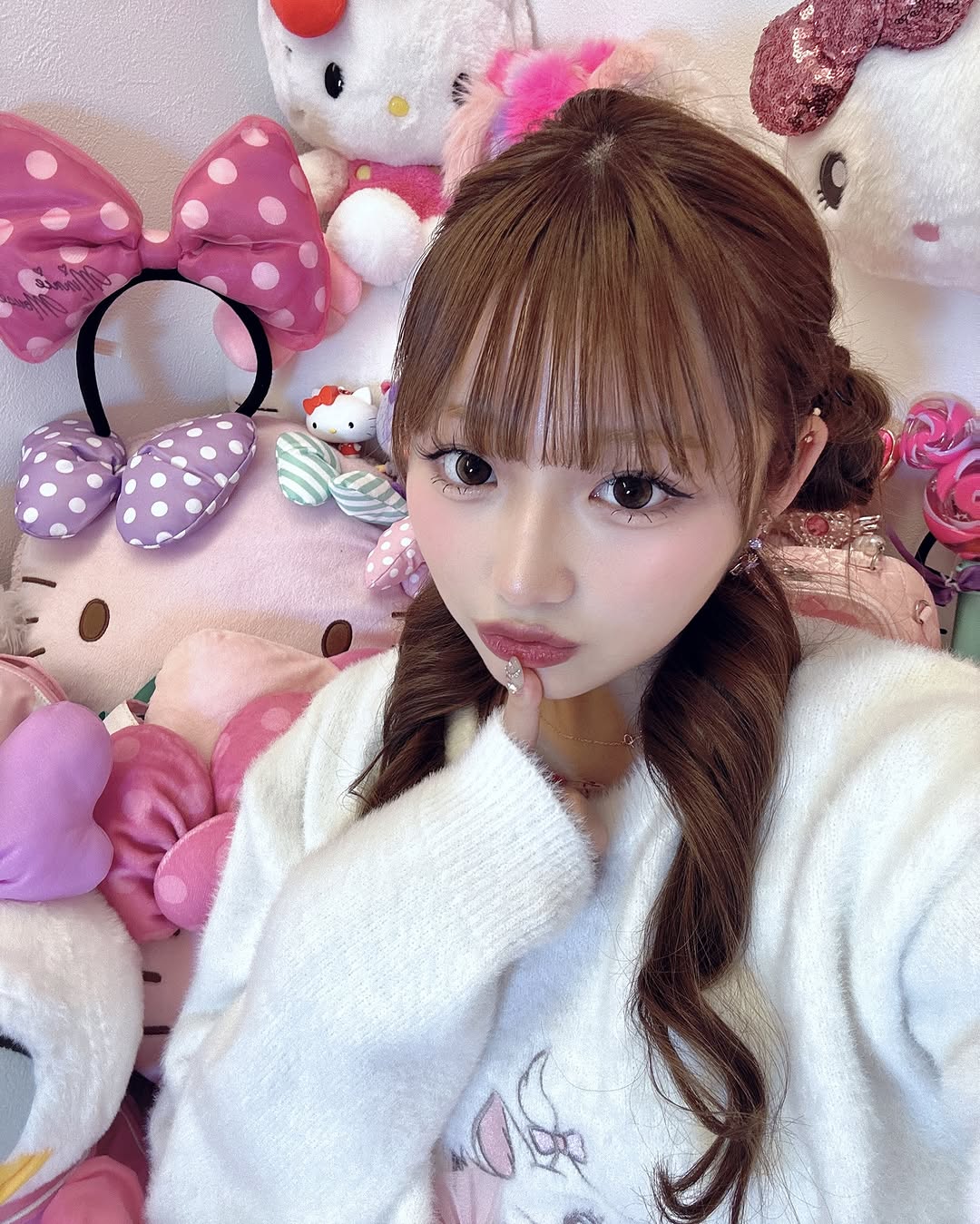 希空】「くるみちゃんヘア」で3ポーズ 大ヒット恋愛ストーリーに