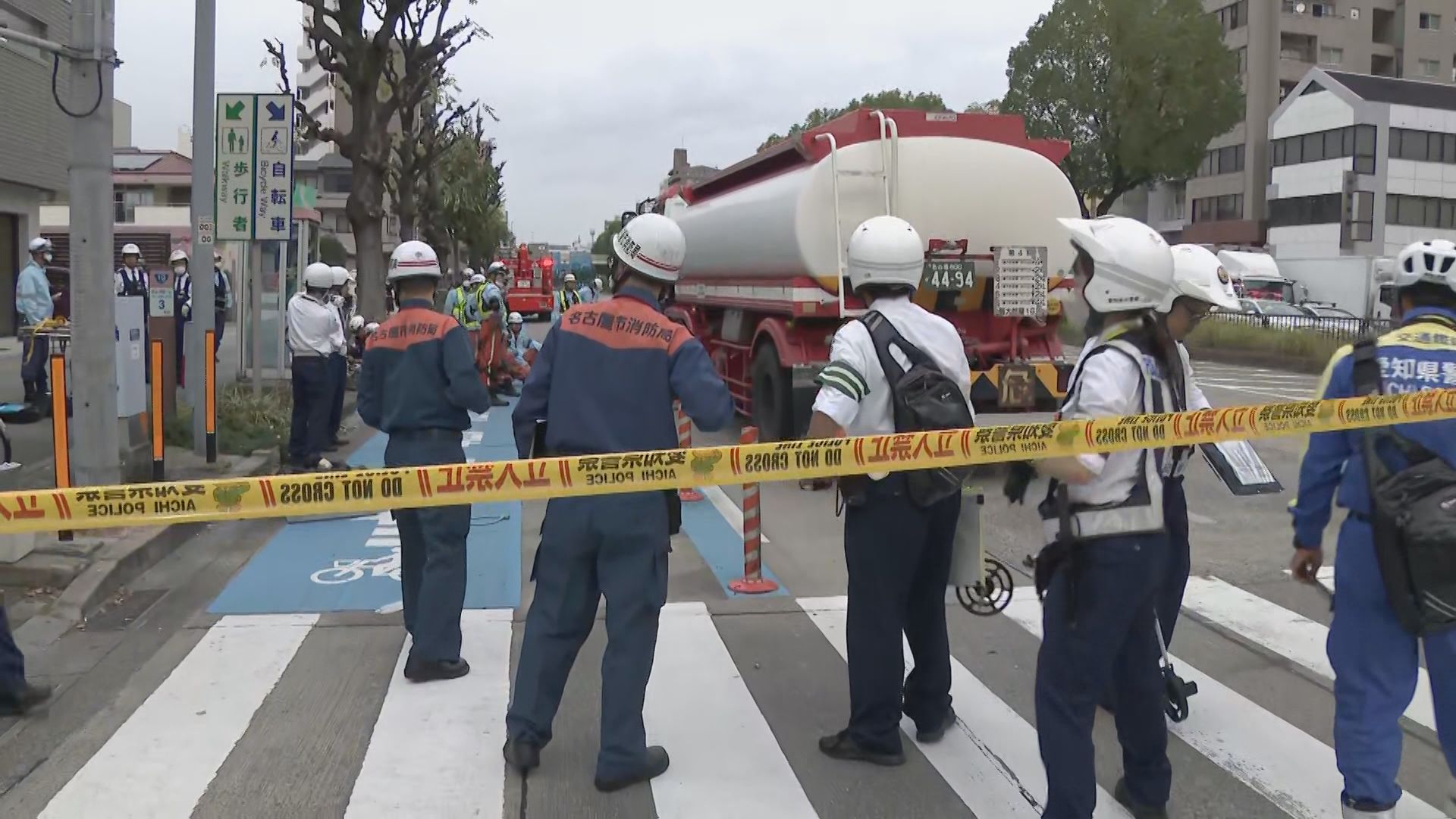 タンクローリーの下敷きに 自転車の20代とみられる女性が意識不明 名古屋・中区