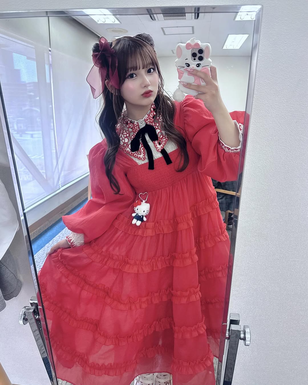 辻󠄀希美・長女】希空さん キティちゃんと2ショット「会えて幸せでした